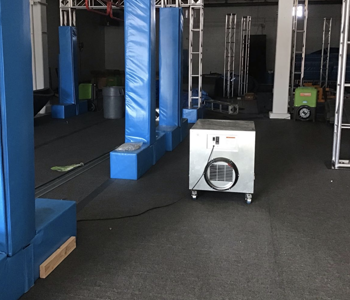 a gym with blue pillars and green drying equipment set up